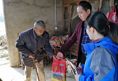 奉献爱心 点燃希望